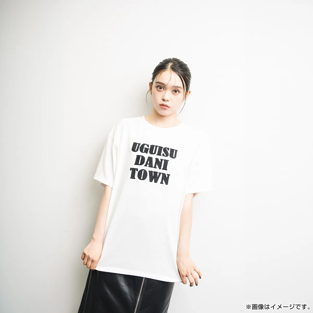 ベイビーわるきゅーれ エブリデイ！ UGUISUDANI Tシャツ（ANNA SUI NYCコラボ）