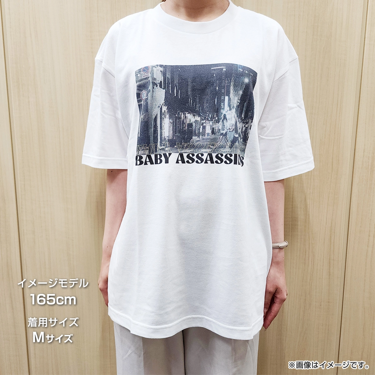 ベイビーわるきゅーれ エブリデイ！ フォトグラフTシャツ（白） Ｍサイズ