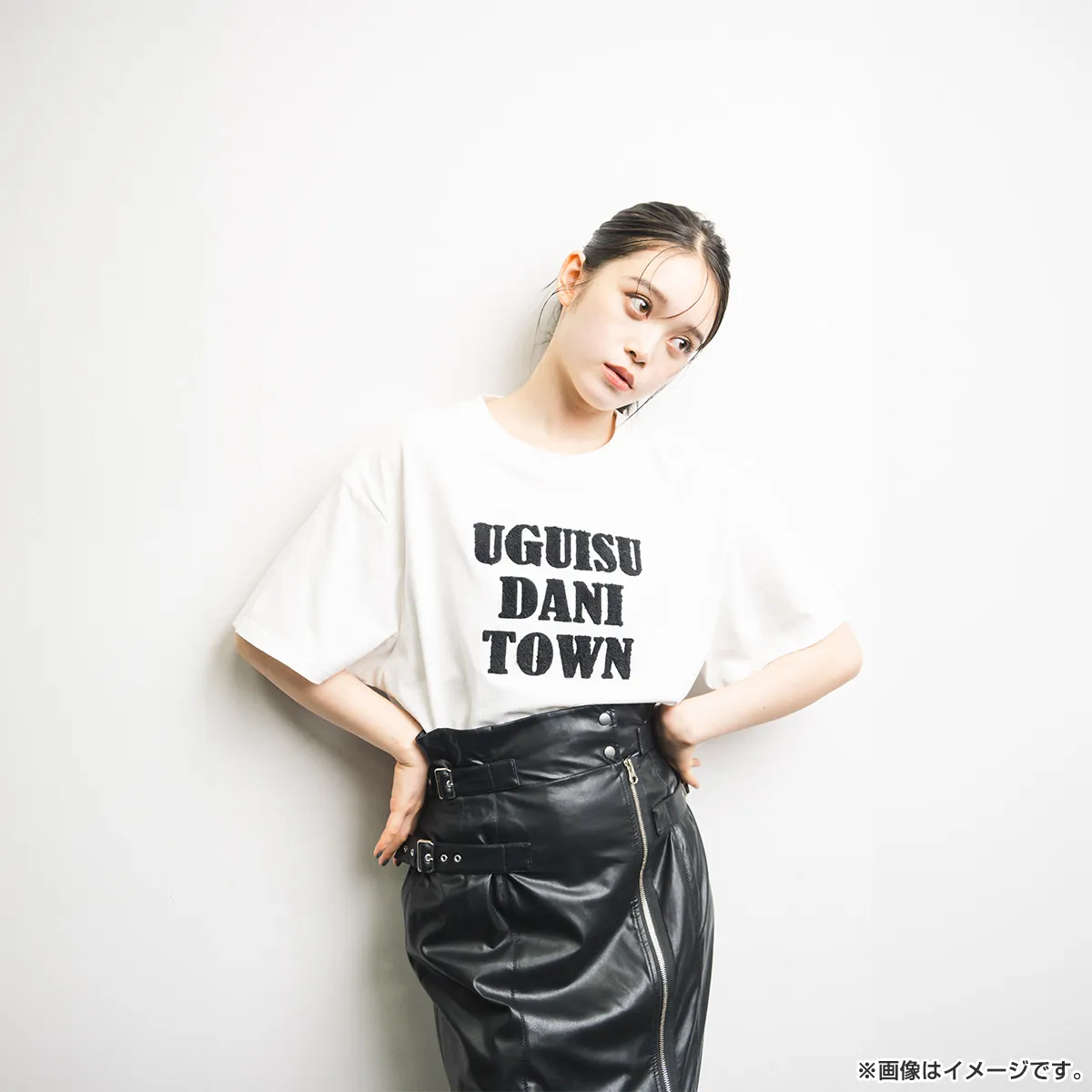 ベイビーわるきゅーれ エブリデイ！ UGUISUDANI Tシャツ（ANNA SUI NYCコラボ）